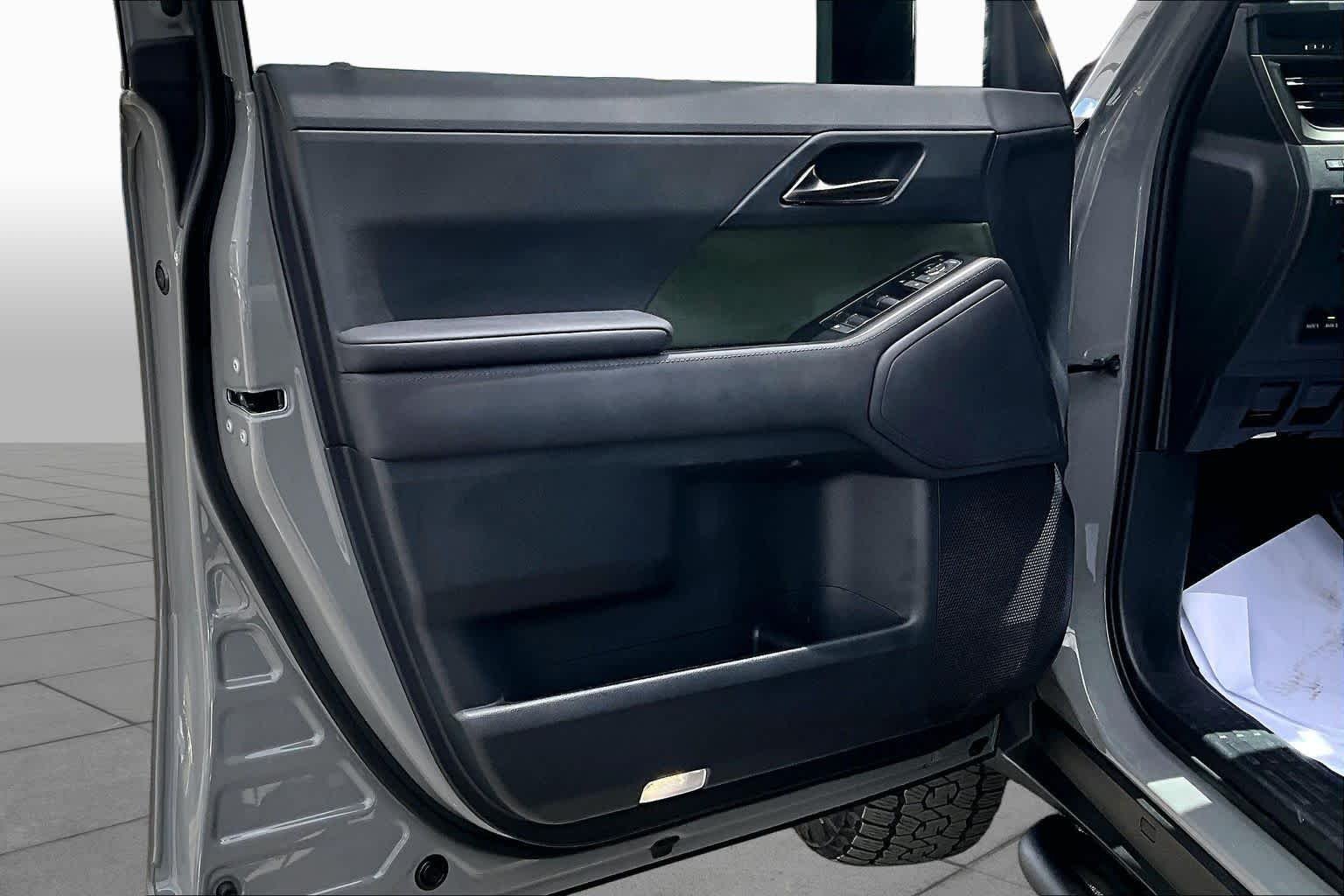 Used 2025 Incognito Lexus Overtrail image 22