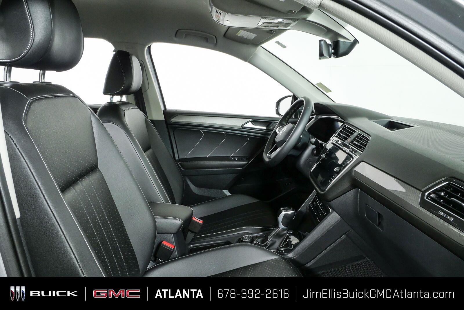 Used 2024 Pyrite Silver Metallic Volkswagen SE image 21