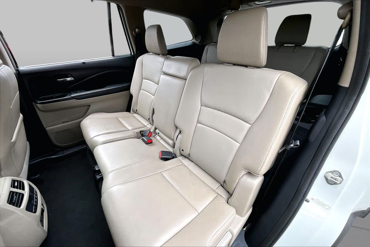 Used 2016 White Diamond Pearl Honda Touring image 21