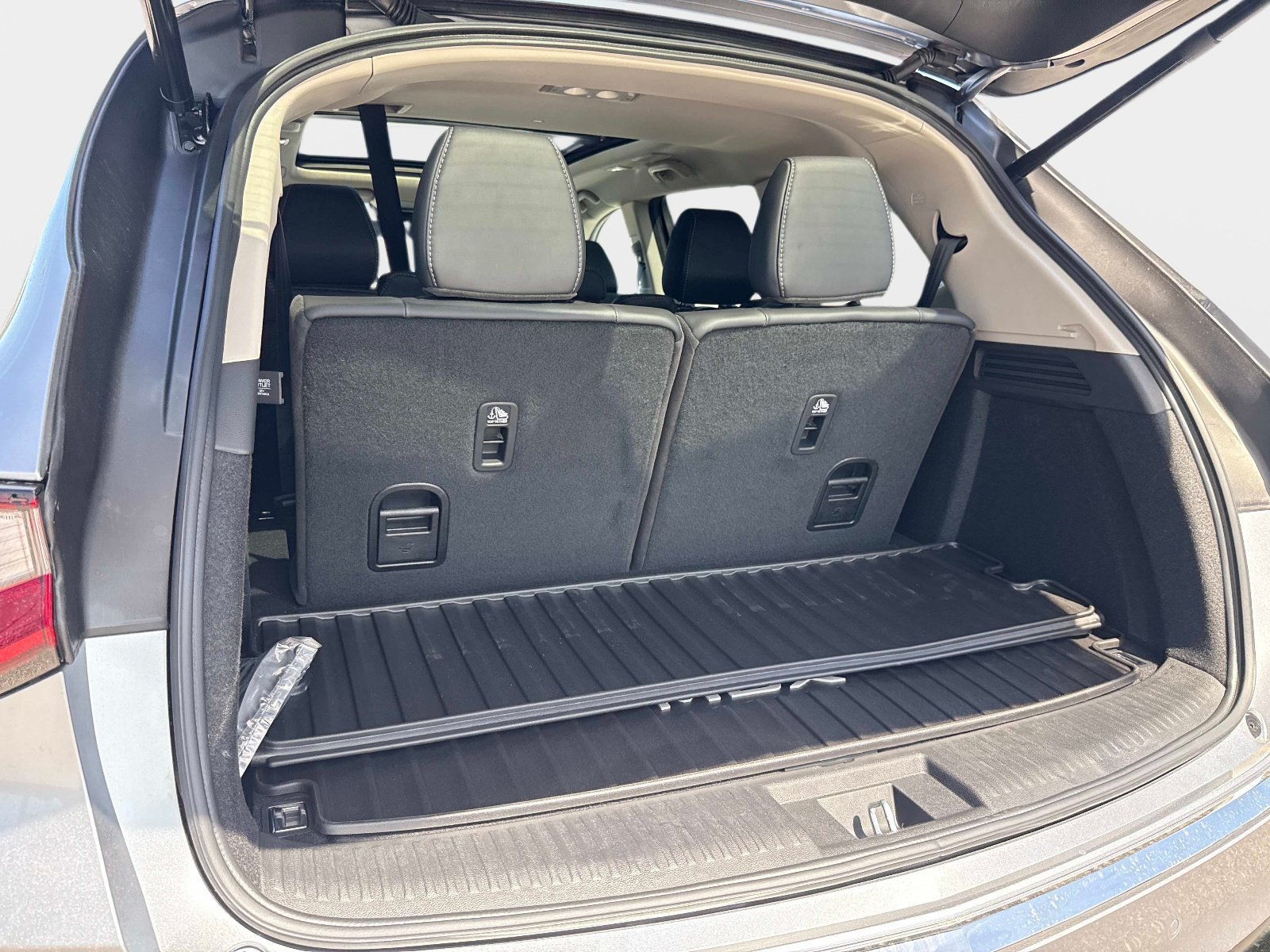 Used 2026 Solar Silver Metallic Acura w/Technology Package image 9