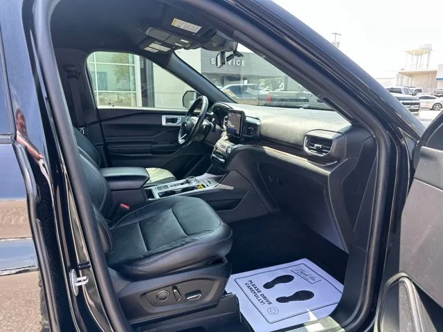 Used 2020 Black Ford Limited image 8