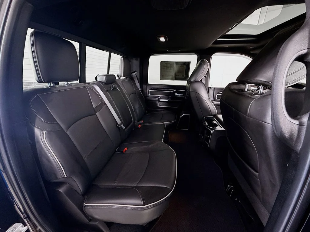 Used 2019 Diamond Black Crystal Pearlcoat Ram Laramie image 29