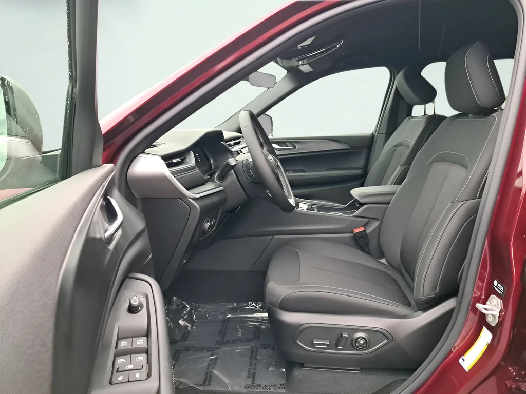 New 2026 Velvet Red Pearl-Coat Exterior Paint Jeep Laredo image 10