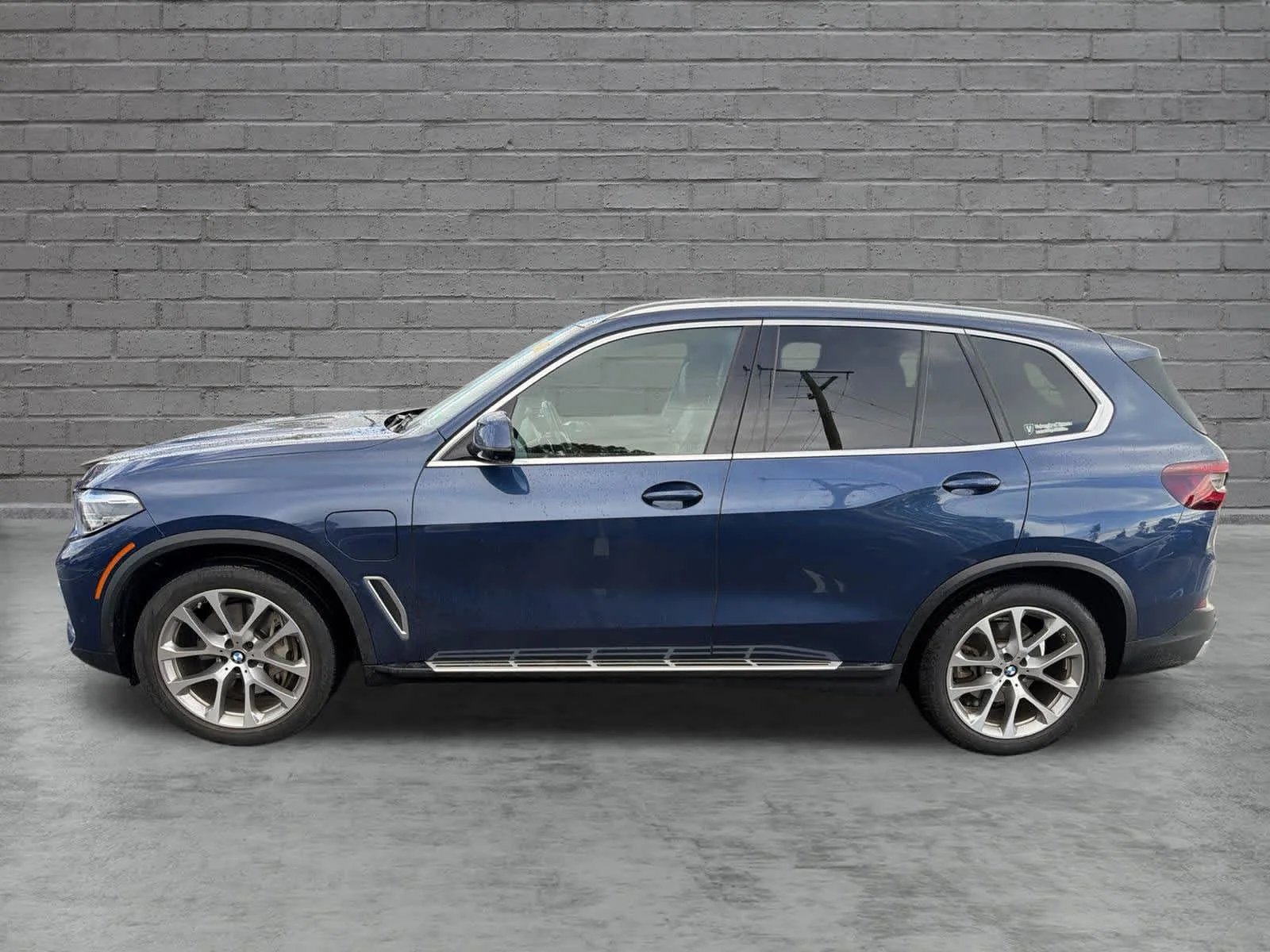Used 2021 Phytonic Blue Metallic BMW xDrive45e image 3