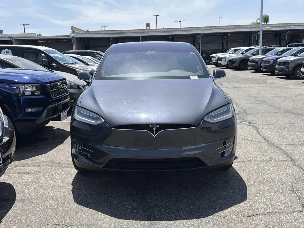 Used 2019  Tesla 100D image 2