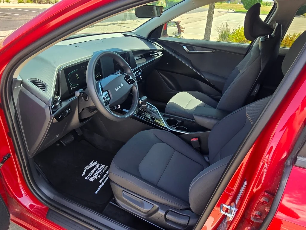 Used 2025 Runway Red Kia LX image 26