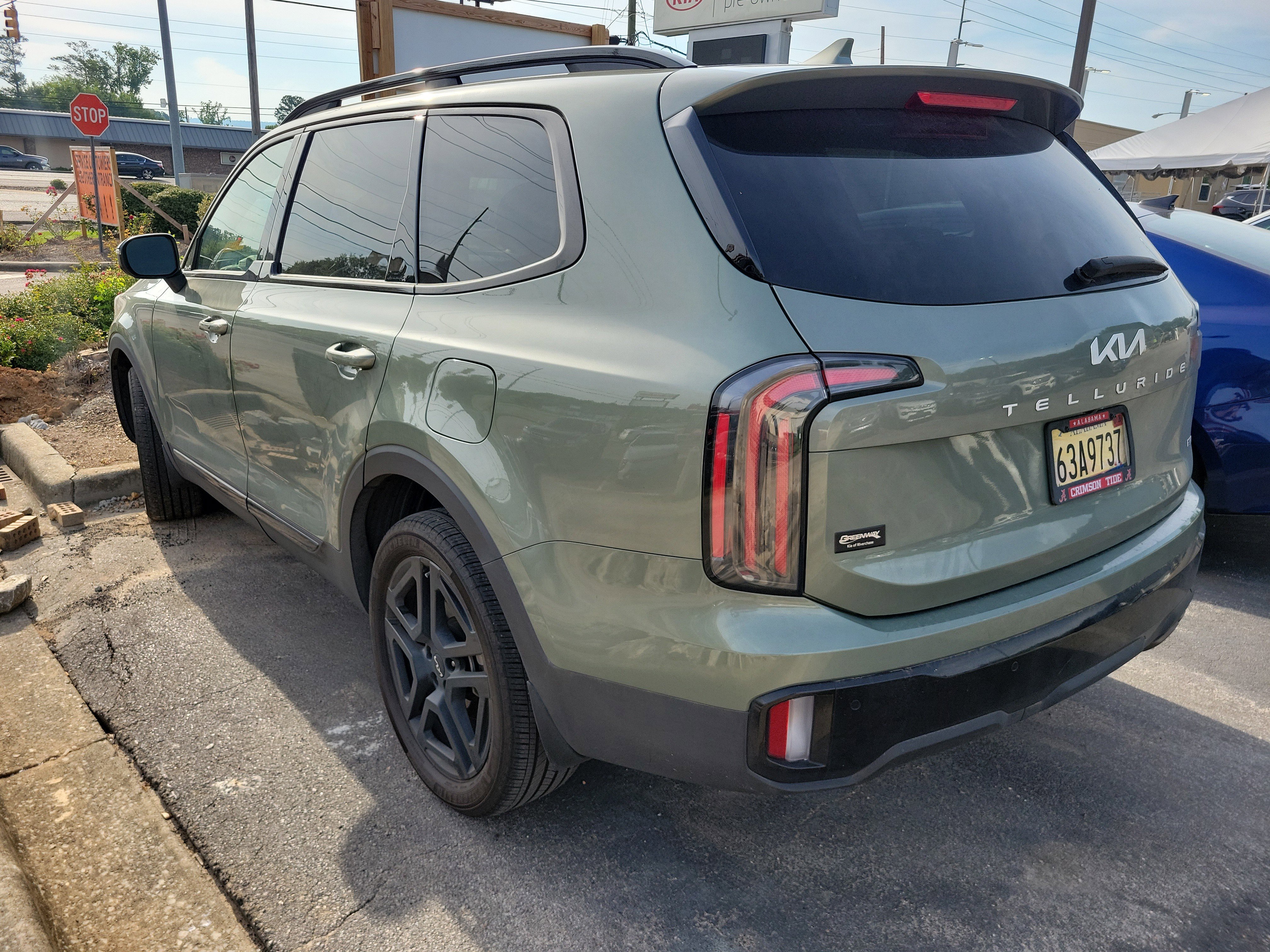 Used 2024 Jungle Green Kia EX X-Line image 4