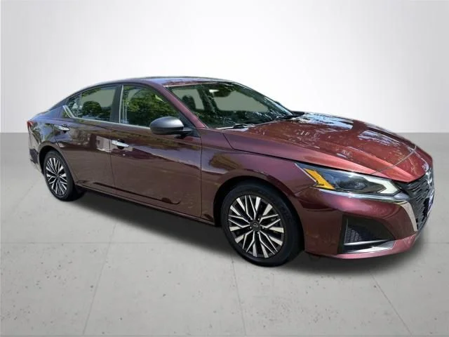 Used 2024 Red Nissan 2.5 SV image 4