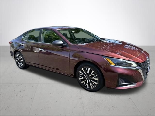 Used 2024 Red Nissan 2.5 SV image 4