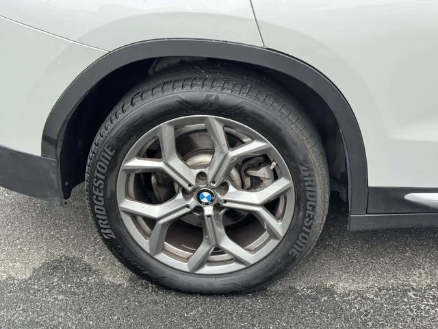 Used 2022 White BMW sDrive30i image 8
