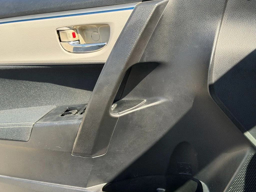 Used 2015 Gray Toyota LE image 27