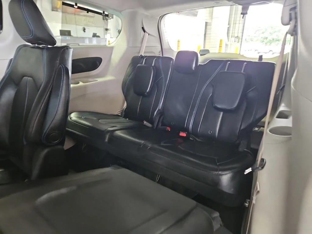 Used 2021 Black Chrysler Touring L image 9