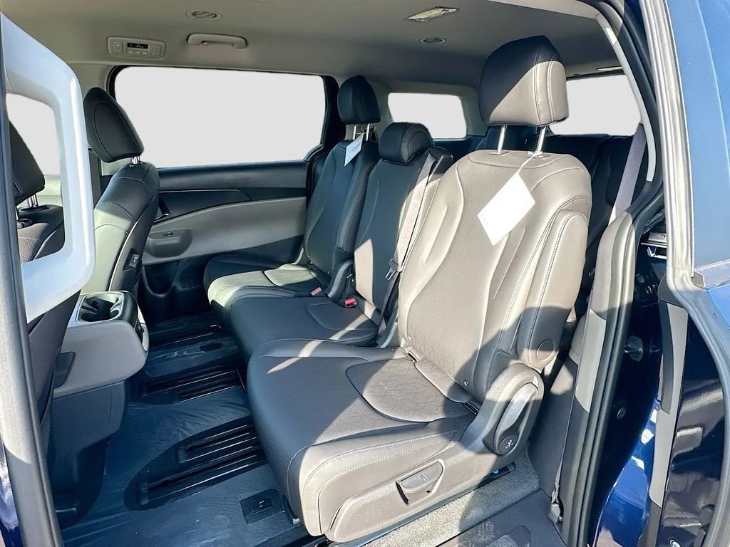 New 2026 Deep Chroma Blue Kia LXS image 24