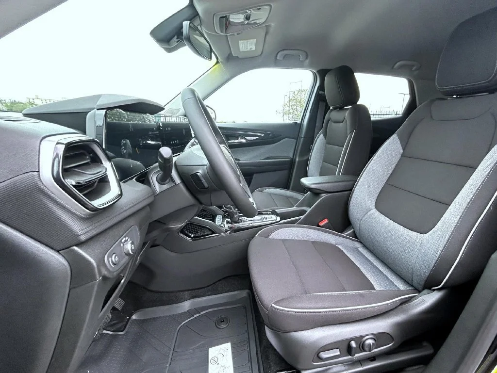 New 2026 Mosaic Black Metallic Chevrolet LT image 10