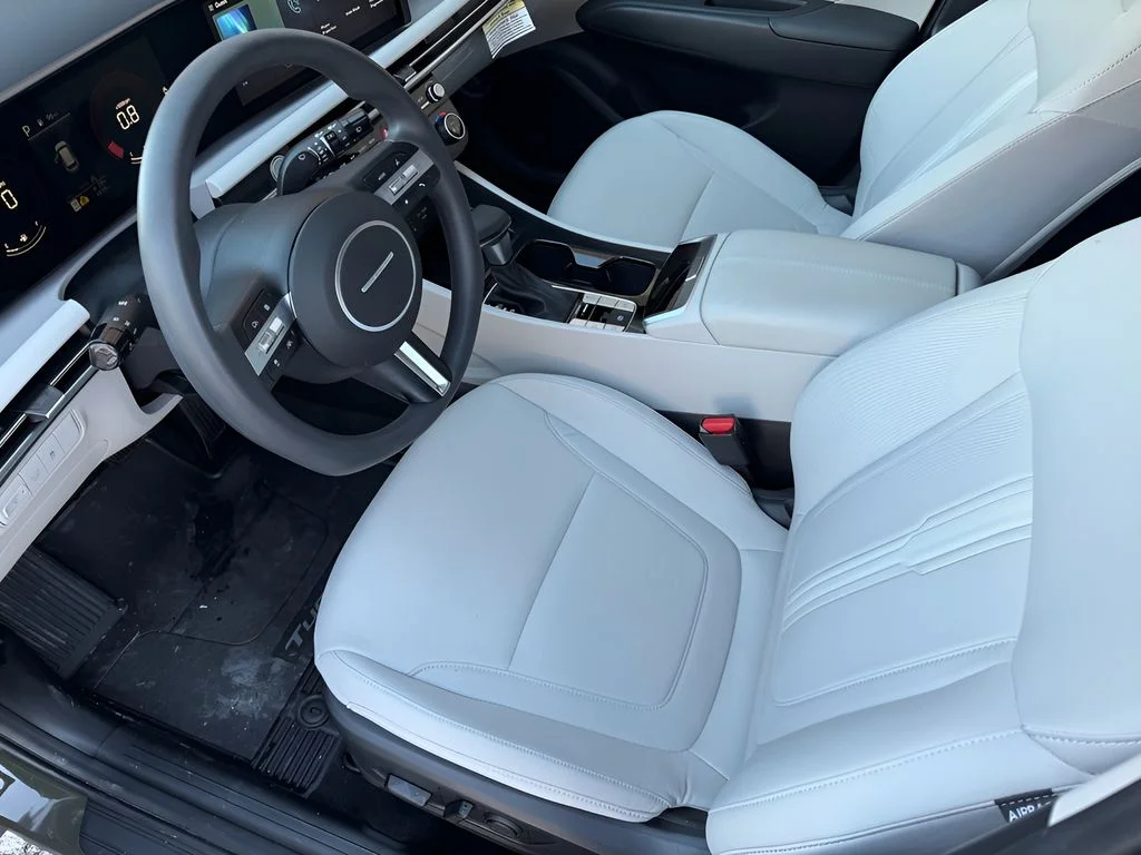 Used 2025 Rockwood Green Hyundai SEL image 10