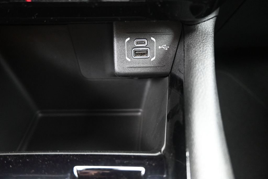 New 2026 Red Hot Pearlcoat Jeep Latitude image 31