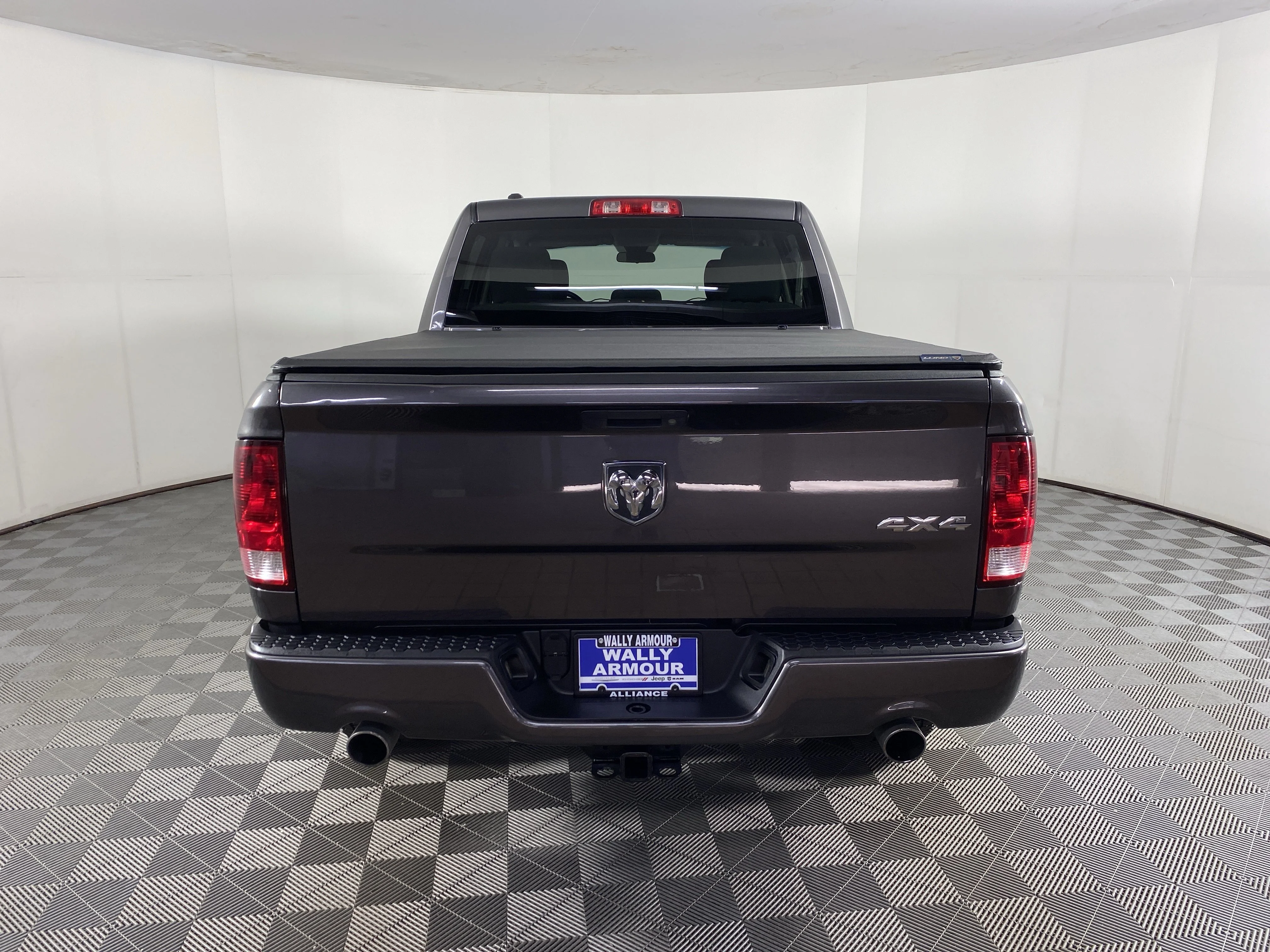 Used 2015 Granite Crystal Metallic Clearcoat Ram Express image 4