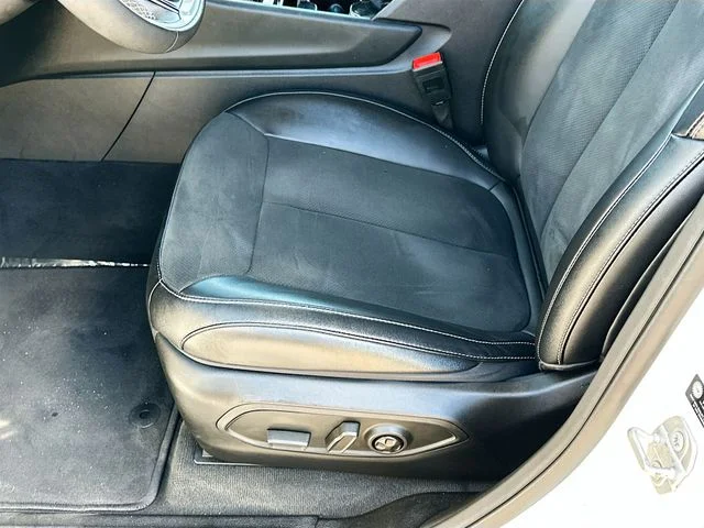 Used 2023 White/off-white Jeep Altitude X image 18