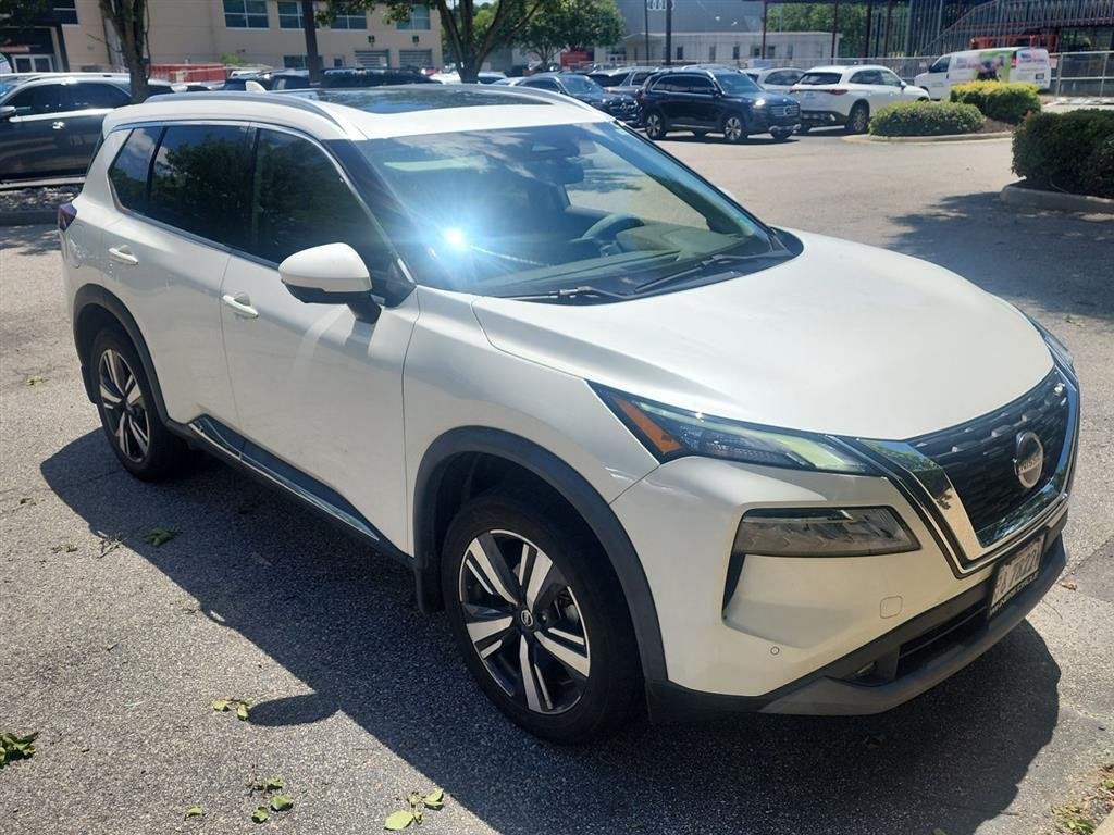 Used 2021 Pearl White Tricoat Nissan SL image 10