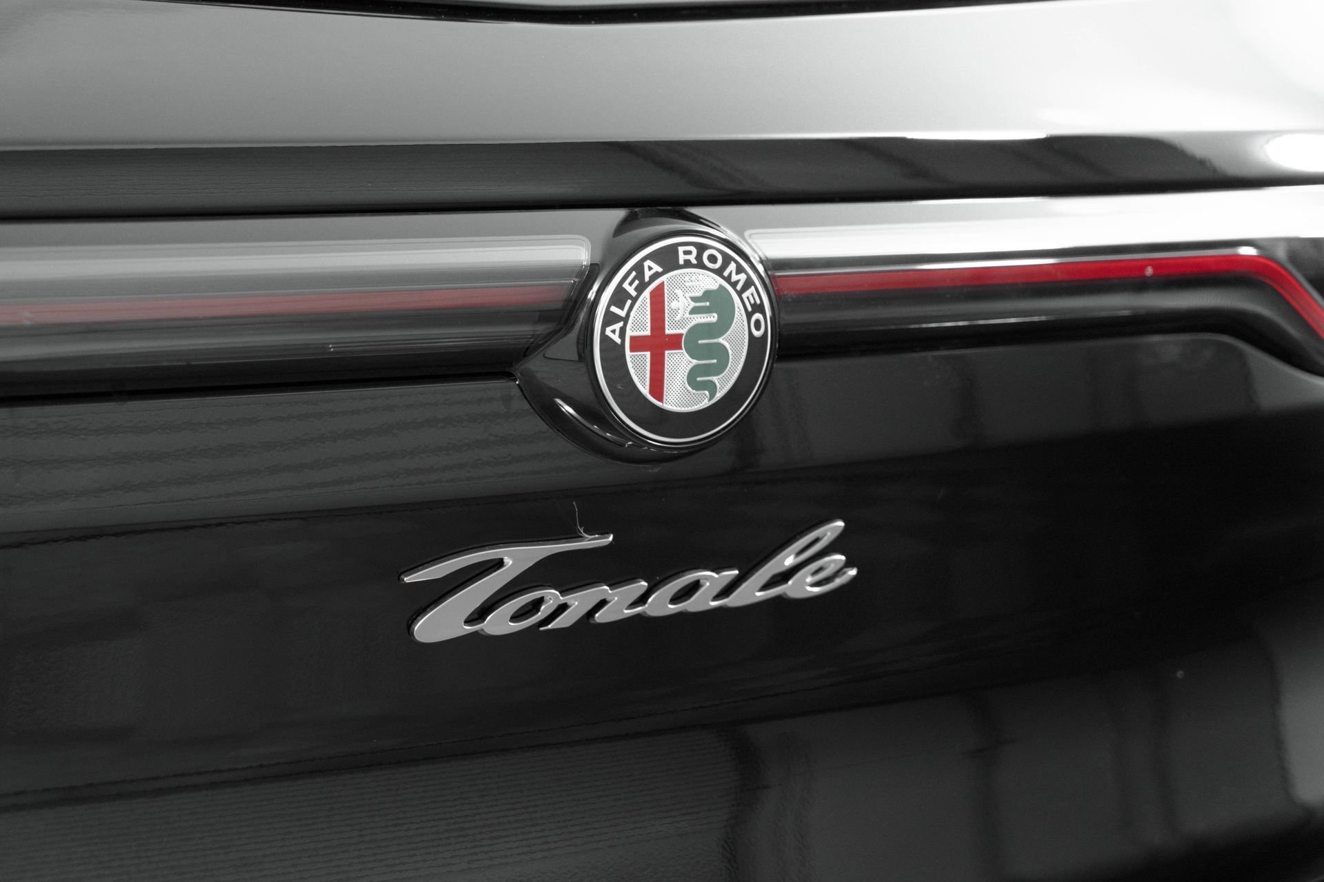 New 2025 Alfa Black Exterior Paint Alfa Romeo Base image 13