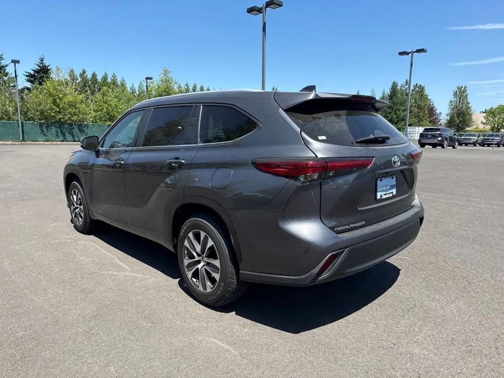 Used 2023 Magnetic Gray Metallic Toyota XLE image 5