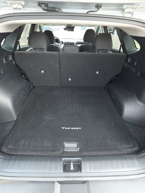 Used 2022 Silver Hyundai SEL image 17