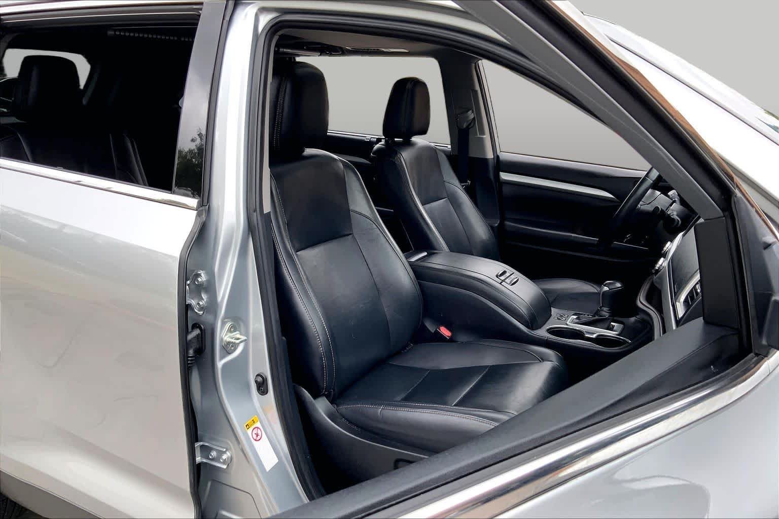 Used 2019 Celestial Silver Metallic Toyota XLE image 9