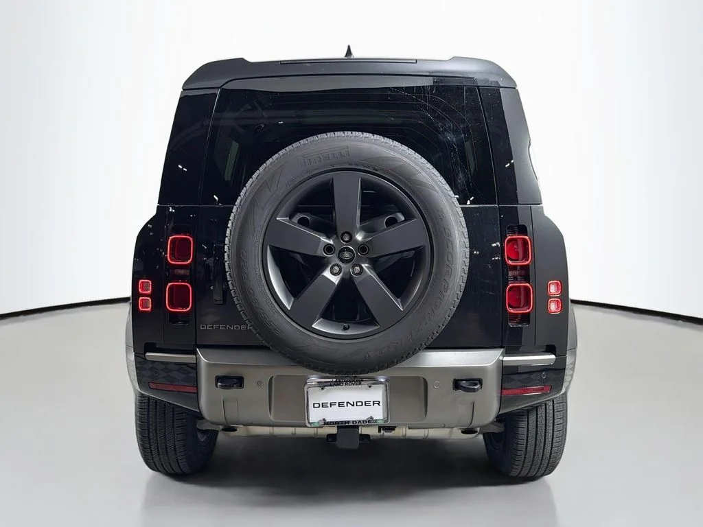 Used 2024 Black Land Rover X-Dynamic SE image 6