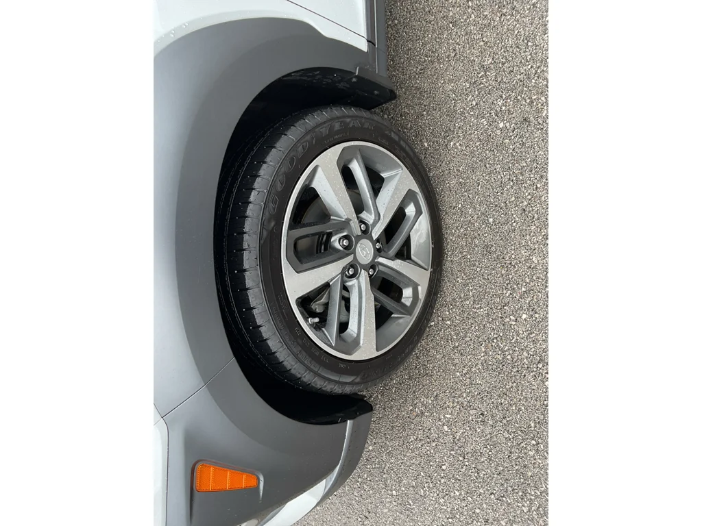 Used 2019 Chalk White Hyundai Limited image 5