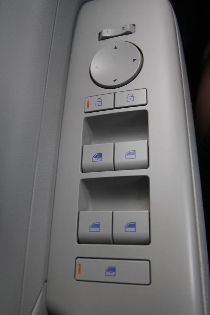 Used 2025 Black Hyundai SEL image 21