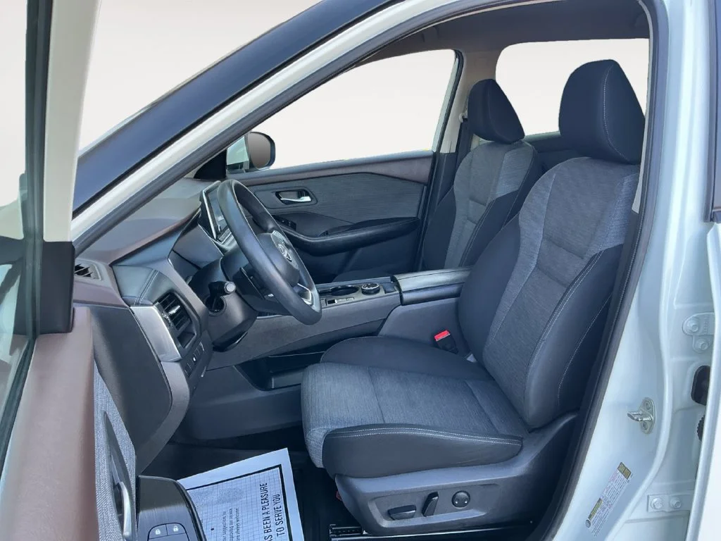Used 2023 White Nissan SV image 16