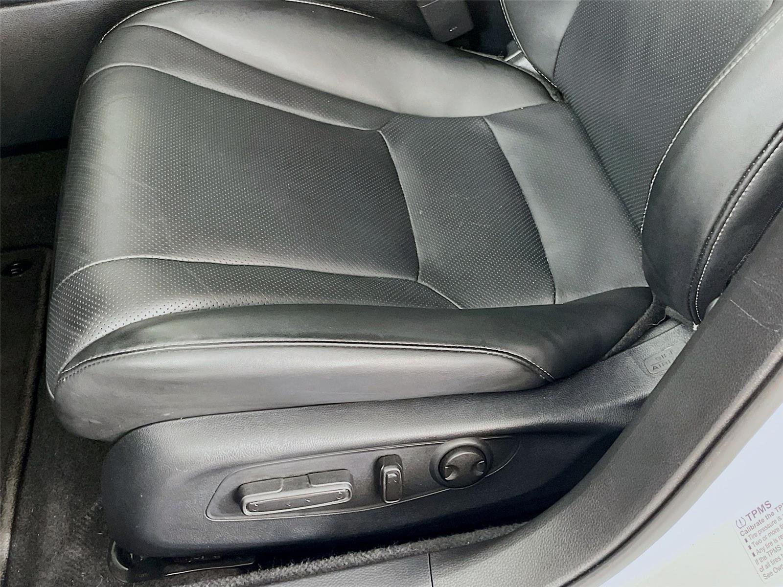 Used 2023 Platinum White Pearl Honda EX-L image 22