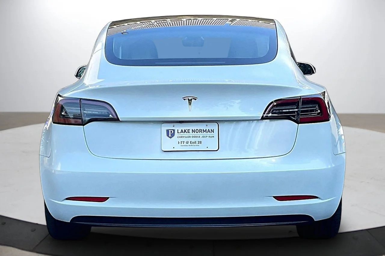 Used 2023  Tesla Base image 8