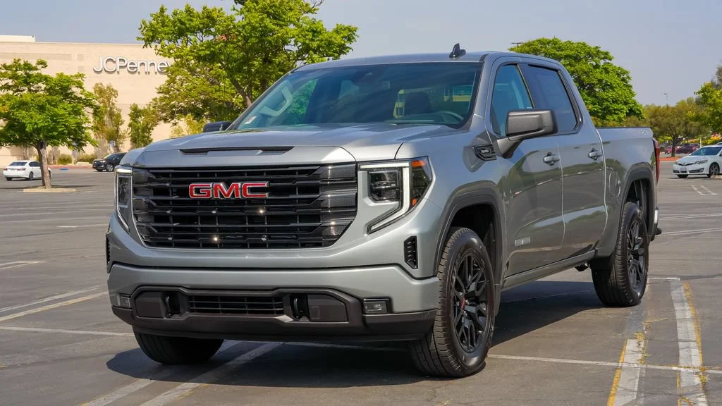 New 2026 Sterling Metallic GMC Elevation image 2