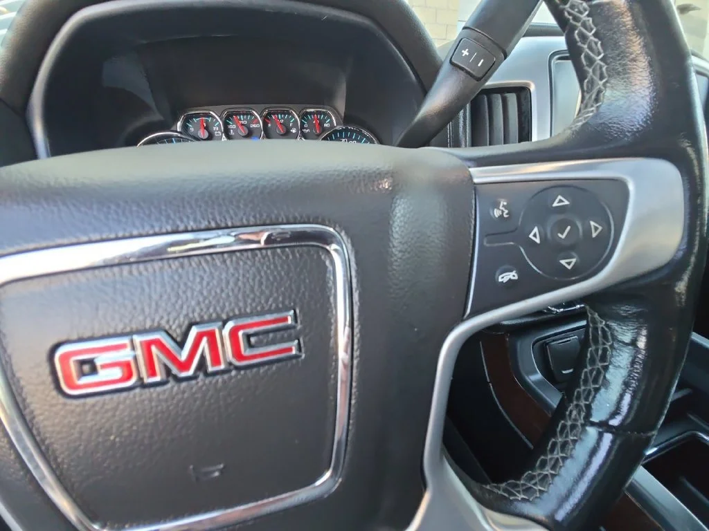 Used 2018 SUMMIT WHITE GMC SLT image 25