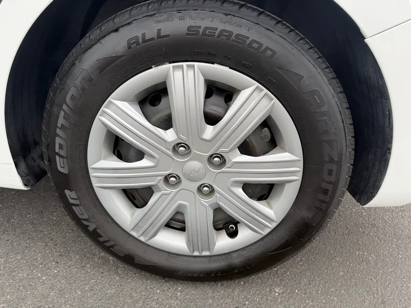 Used 2022 Clear White Kia LX image 31