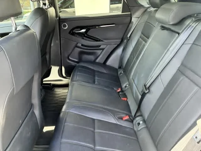 Used 2024  Land Rover Dynamic SE image 6