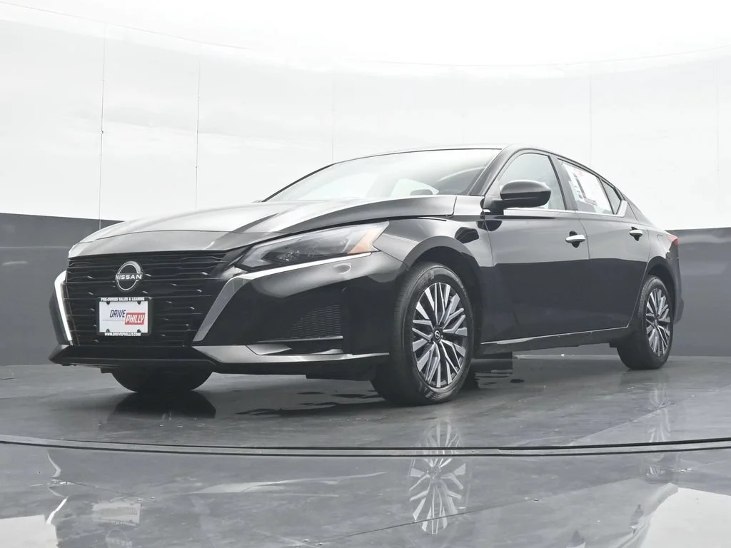 Used 2025 Black Nissan 2.5 SV image 25