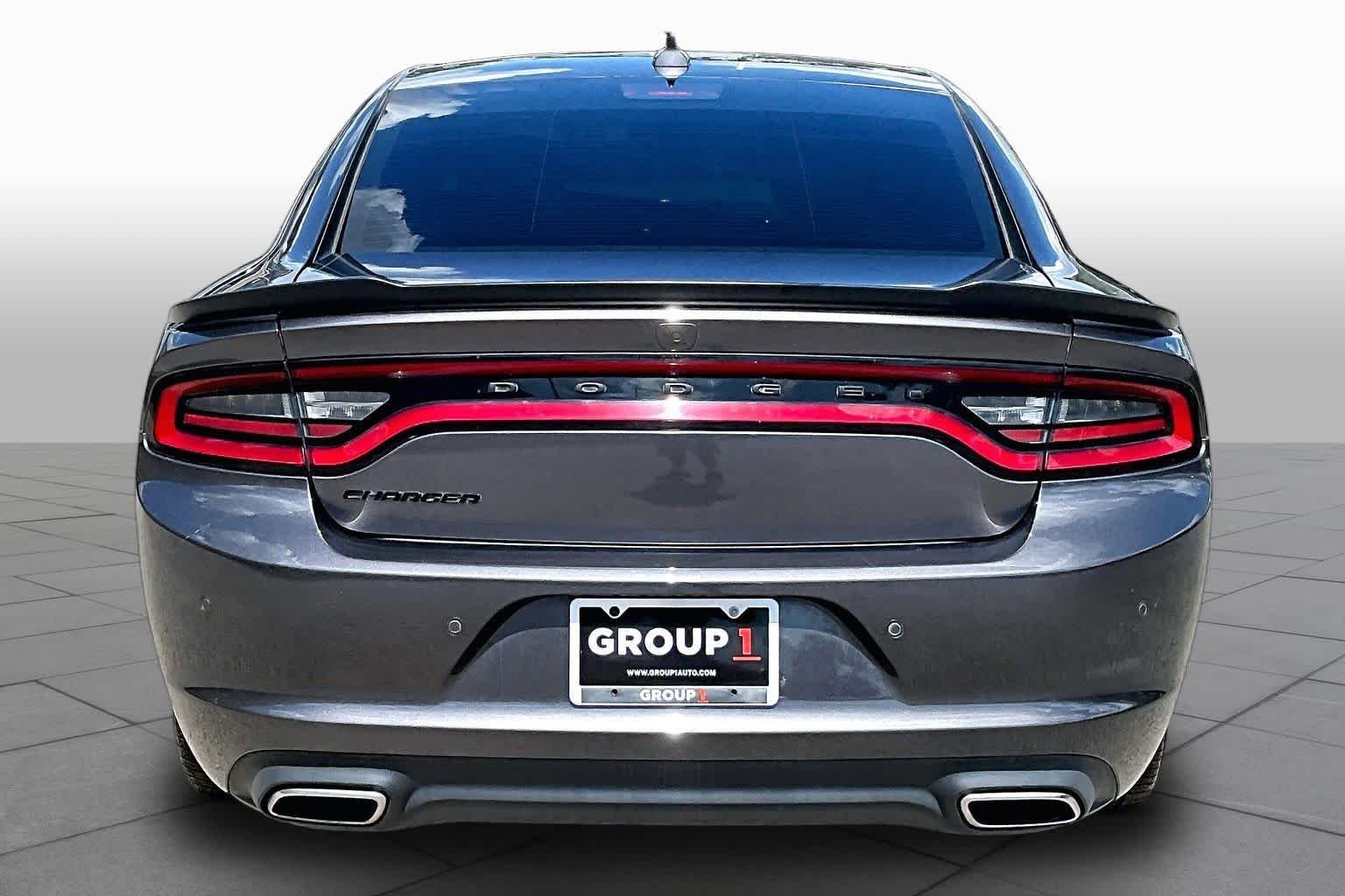 Used 2023 Granite Pearlcoat Dodge SXT image 7