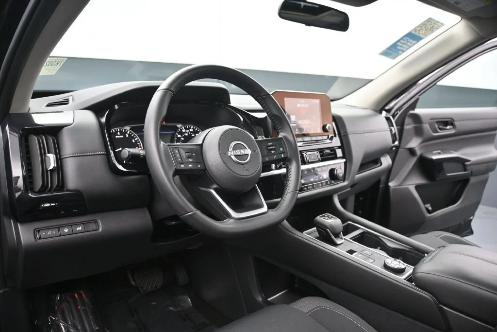 Used 2025 Super Black Nissan SV image 24