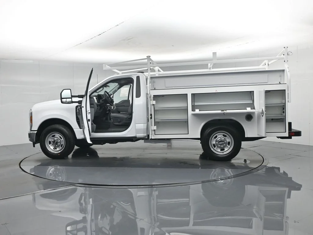 New 2026 Oxford White Ford XL image 37