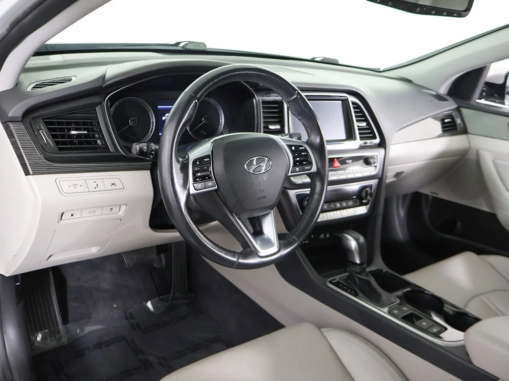 Used 2019 Silver Hyundai Limited image 30