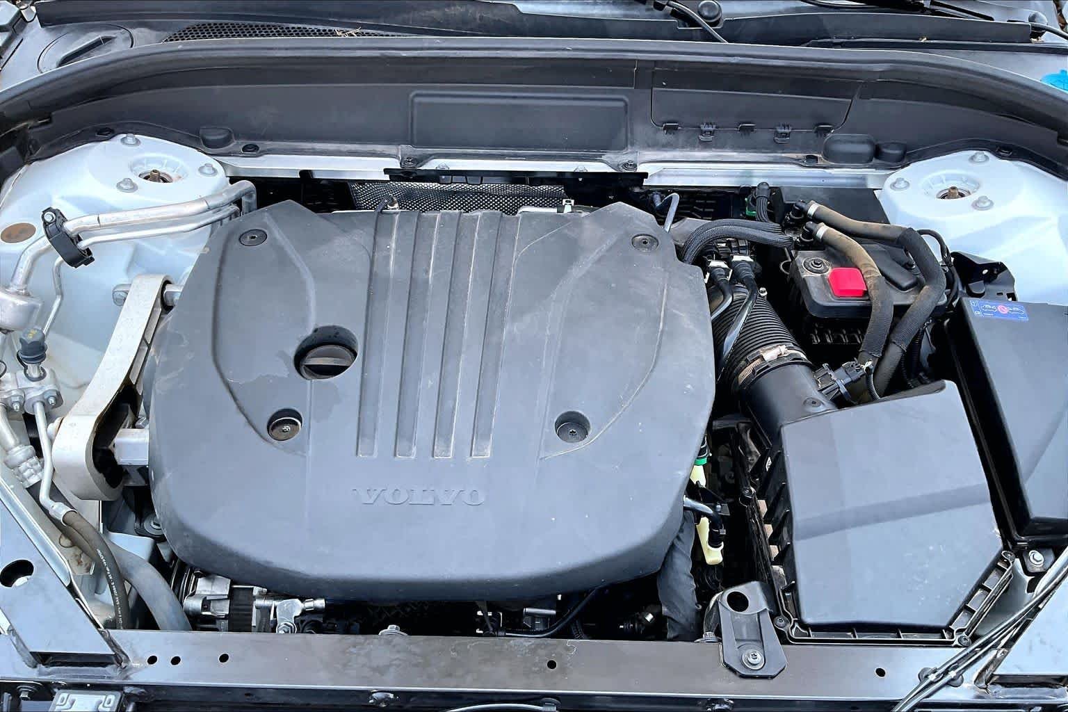 Used 2022  Volvo Momentum image 32