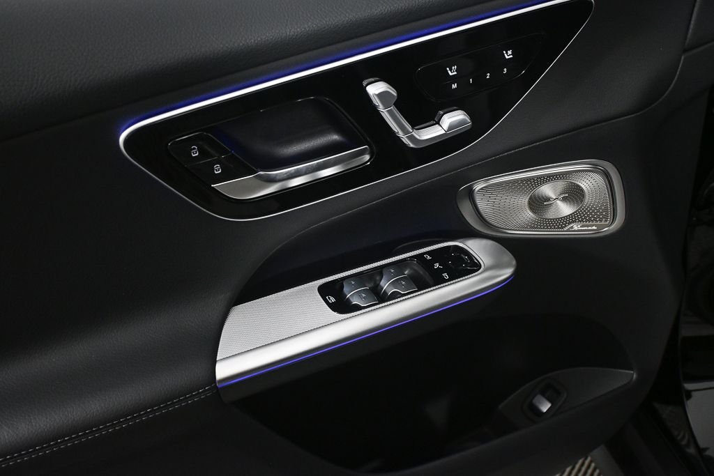 New 2026 Black Mercedes-Benz GLC 300 image 8