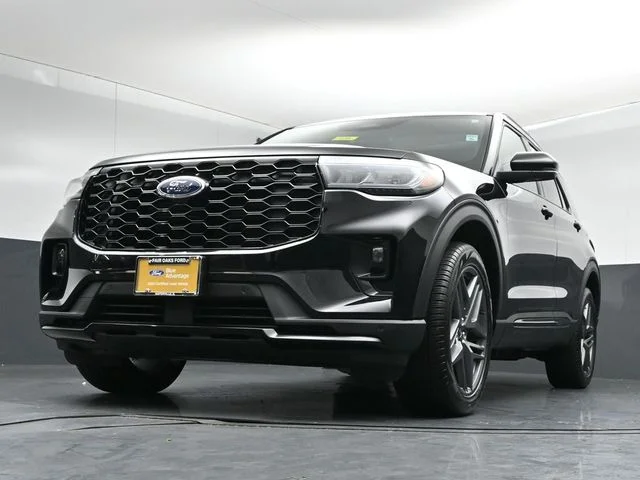 Certified Used 2025 Agate Black Metallic Ford ST-Line image 41