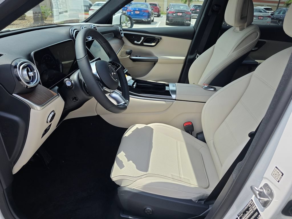 New 2026 Polar White Mercedes-Benz GLC 300 image 42