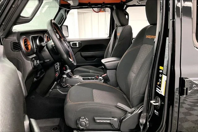 Used 2023 Black Clearcoat Jeep Mojave image 25