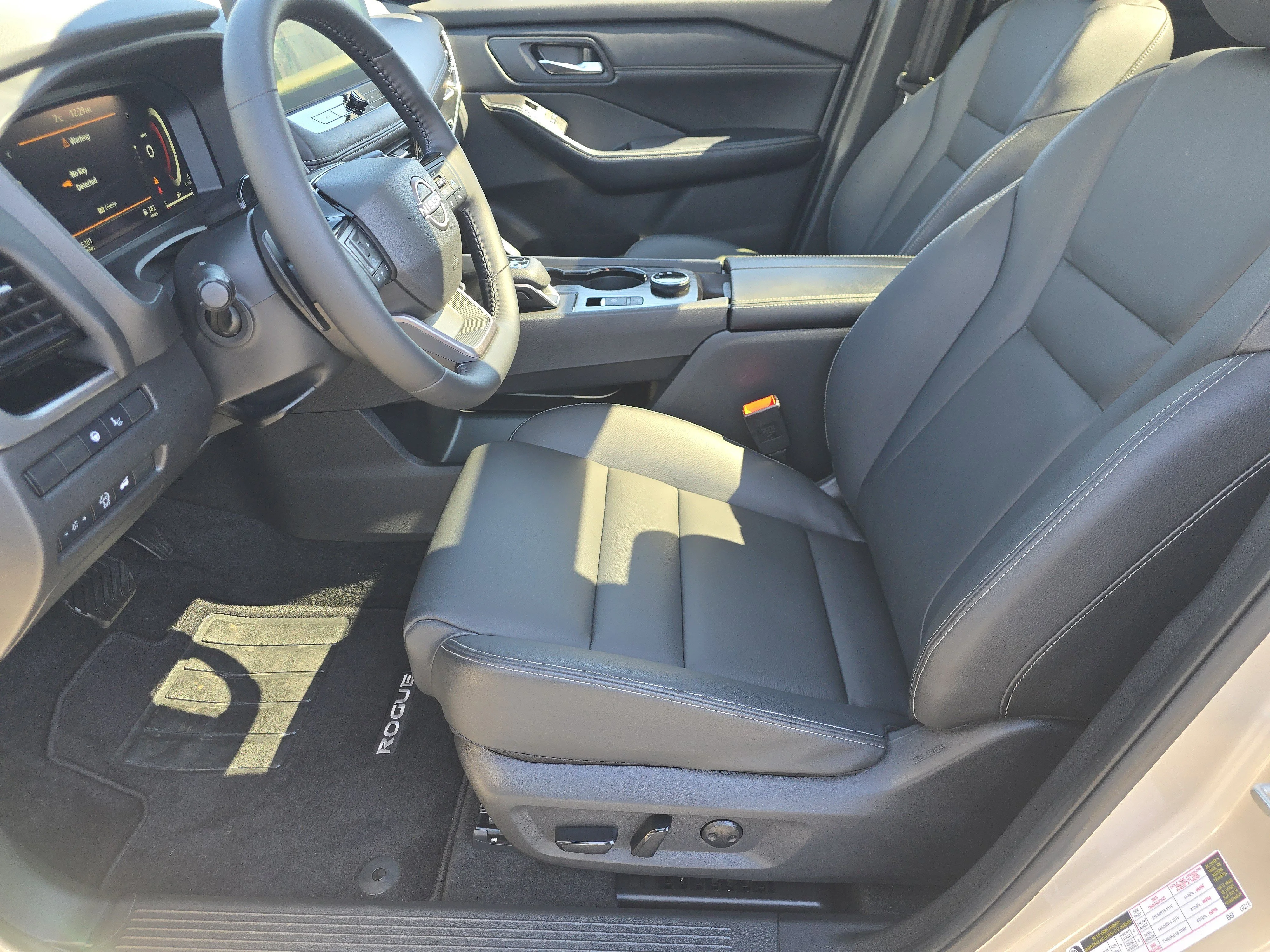 Used 2025 Champagne Silver Metallic/Super Black Nissan SL image 20