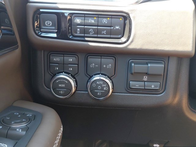 New 2026 Glacier White Tricoat GMC Denali Ultimate image 22