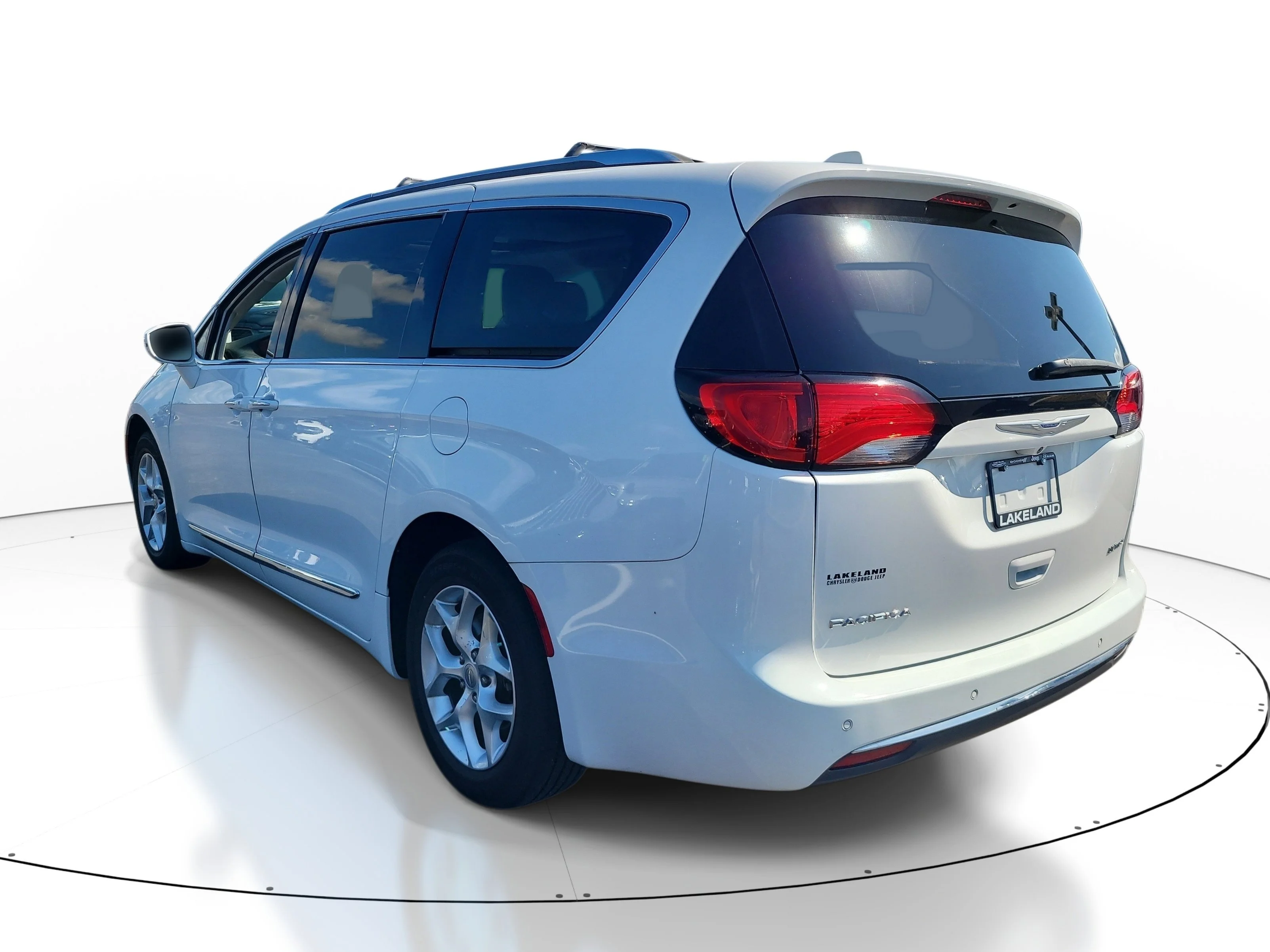 Used 2020 Bright White Clearcoat Chrysler Limited image 6